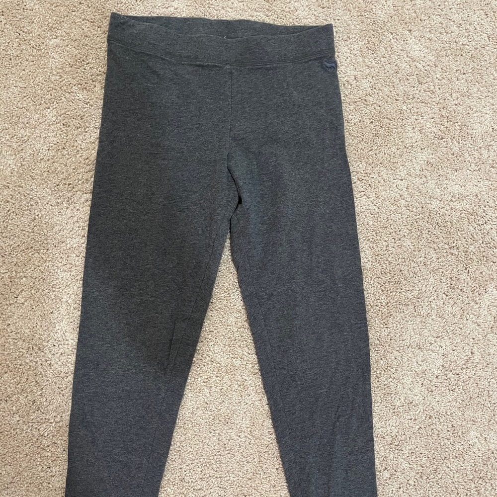 PINK Victoria’s Secret leggings.
